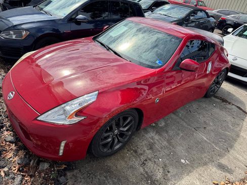 Used 2014 Nissan 370Z Touring RWD image 2