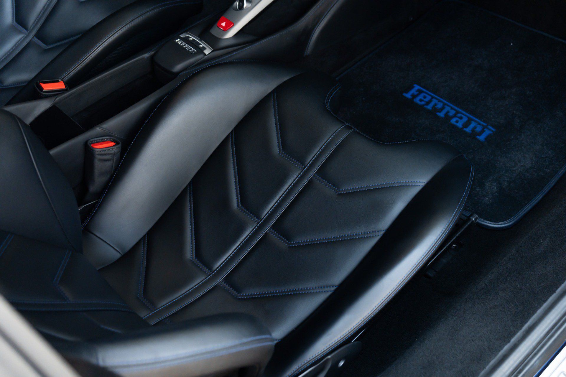 Used 2018 Ferrari 488 GTB RWD image 27