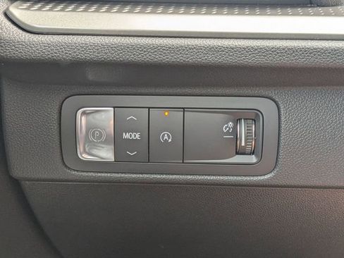 Used 2025 Chevrolet Traverse LT image 22