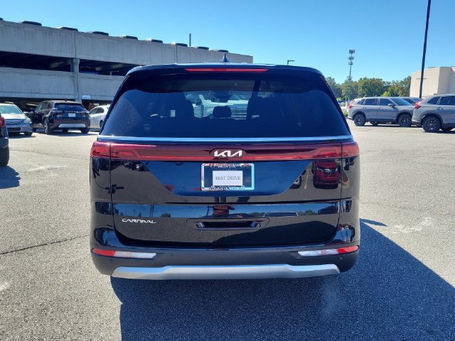 Used 2024 Kia Carnival LX FWD image 5