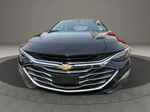 Used 2019 Chevrolet Malibu LT image 2