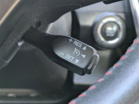 Used 2016 Toyota Camry SE image 36