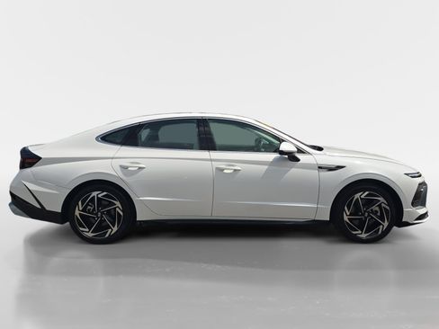 Certified 2025 Hyundai Sonata SEL FWD image 2
