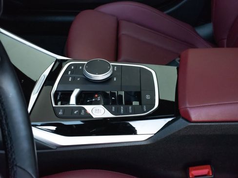 Used 2024 BMW 330i Sedan w/ Premium Package image 17