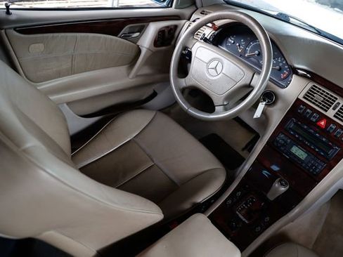 Used 1999 Mercedes-Benz E 320 4MATIC Wagon image 23