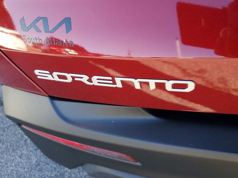 Used 2023 Kia Sorento LX image 7