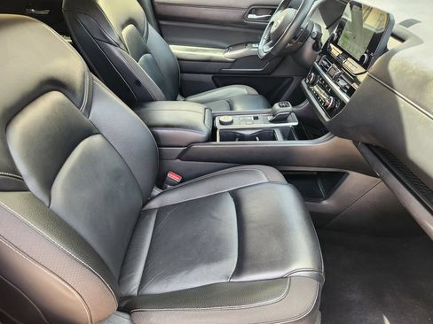 Used 2023 Nissan Pathfinder SL AWD/4WD image 11