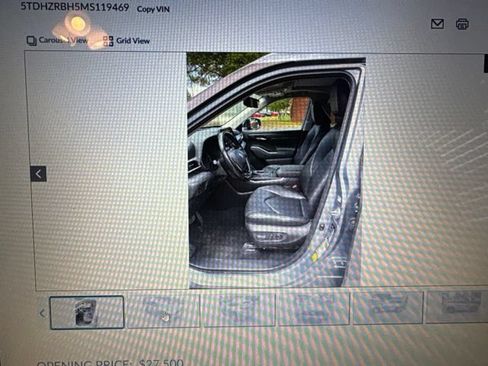 Used 2021 Toyota Highlander XLE AWD/4WD image 6