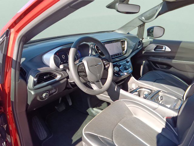 Used 2025 Chrysler Pacifica Limited FWD image 9