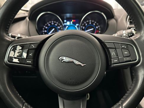 Used 2019 Jaguar F-PACE Premium image 18