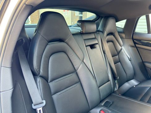 Used 2019 Porsche Panamera RWD image 37
