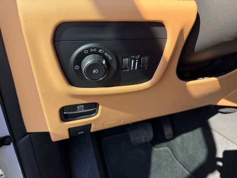 New 2025 Jeep Grand Cherokee Summit image 30