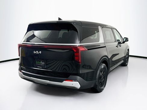 Used 2025 Kia Carnival FWD image 9