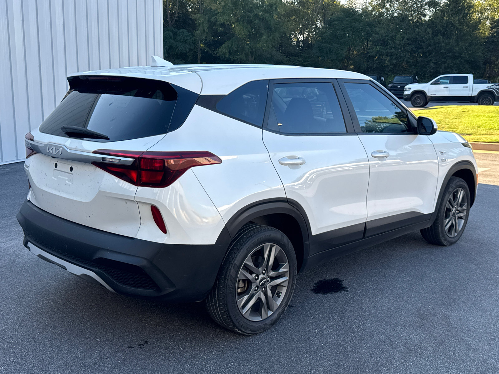 Used 2023 Kia Seltos LX AWD/4WD image 5