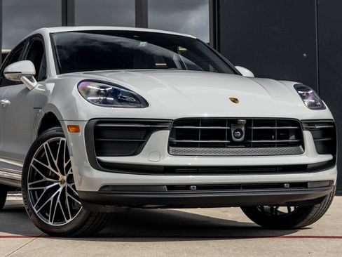 New 2026 Porsche Macan image 9