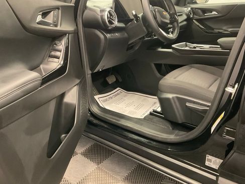 Used 2026 Chevrolet Equinox LT AWD/4WD image 2