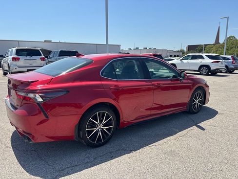 Used 2024 Toyota Camry SE w/ Convenience Package FWD image 4