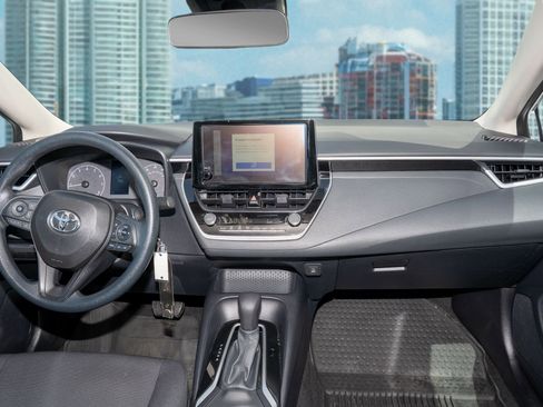 Used 2024 Toyota Corolla LE image 19