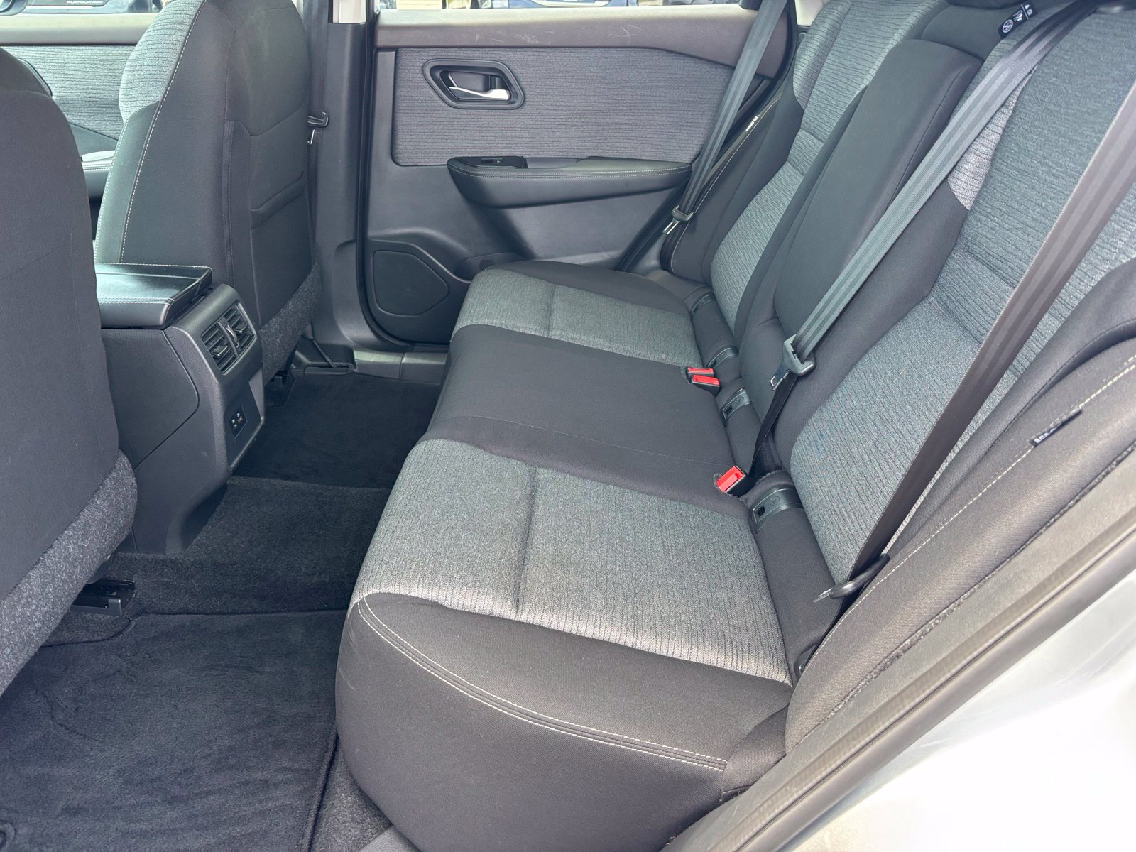 Used 2023 Nissan Rogue SV AWD/4WD image 16
