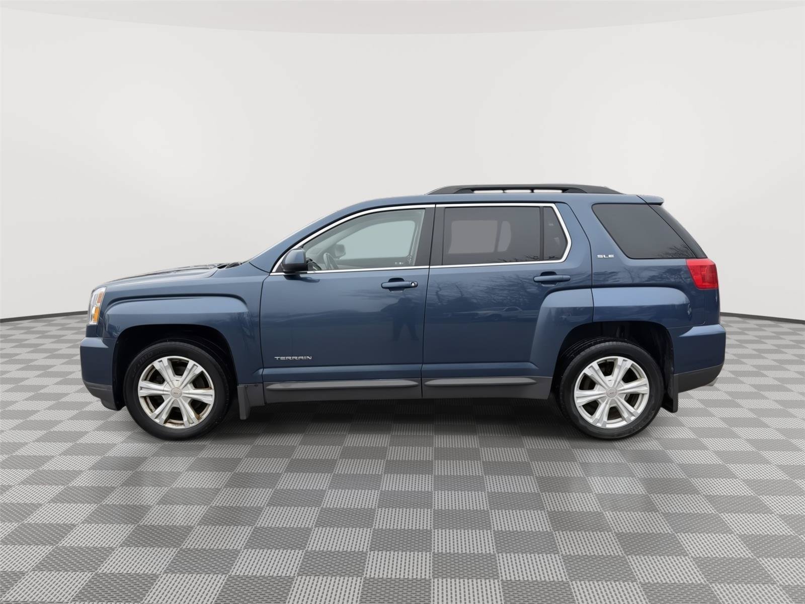 Used 2017 GMC Terrain SLE AWD/4WD image 4
