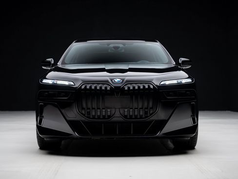 Used 2023 BMW i7 xDrive60 w/ Executive Package 2 image 8