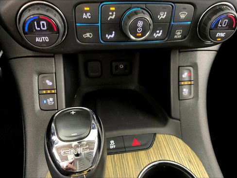 Used 2018 GMC Acadia Denali w/ Technology Package AWD/4WD image 37