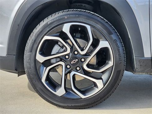 Used 2024 Chevrolet Trax RS w/ Sunroof Package image 11