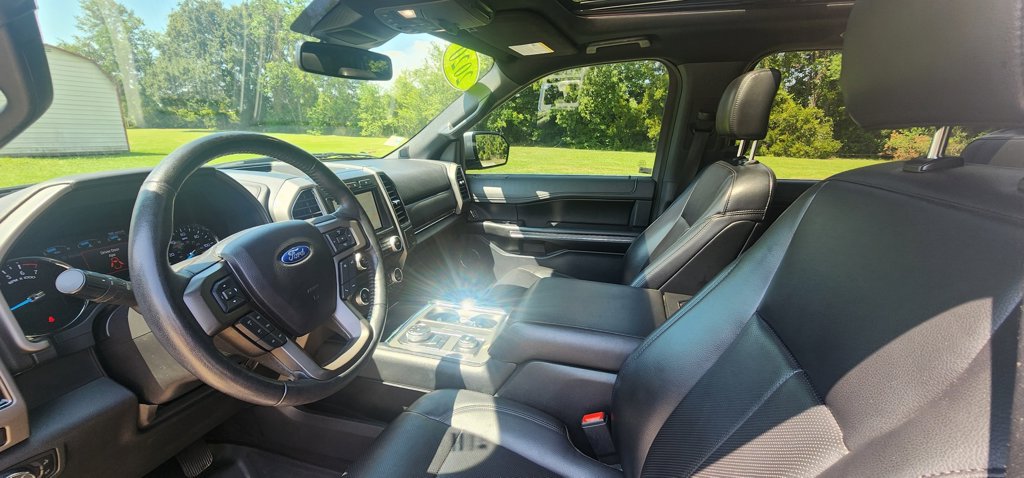 Used 2020 Ford Expedition XLT w/ Equipment Group 202A AWD/4WD image 18