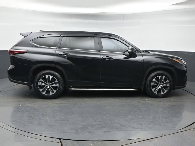 Used 2025 Toyota Highlander XLE AWD/4WD image 7