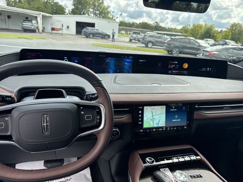 Used 2026 Lincoln Navigator L Reserve AWD/4WD image 18