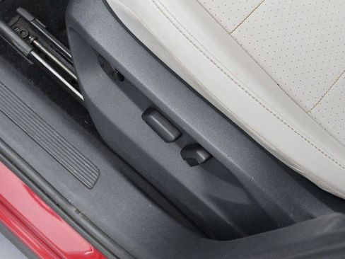Used 2018 Volkswagen Tiguan SE w/ Panoramic Sunroof Package FWD image 14