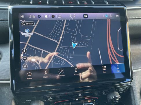 Certified 2024 Jeep Grand Cherokee Limited image 9