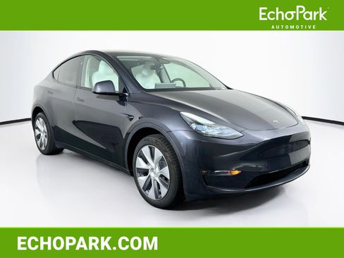 Used 2024 Tesla Model Y Long Range AWD/4WD image 1