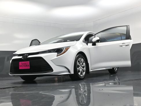 Used 2025 Toyota Corolla LE FWD image 27