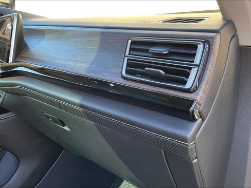 Certified 2024 Volkswagen Atlas SEL Premium R-Line image 16