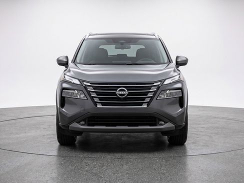 Used 2025 Nissan Rogue SV FWD image 2