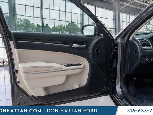 Used 2018 Chrysler 300 Limited w/ Safetytec Plus Group RWD image 17