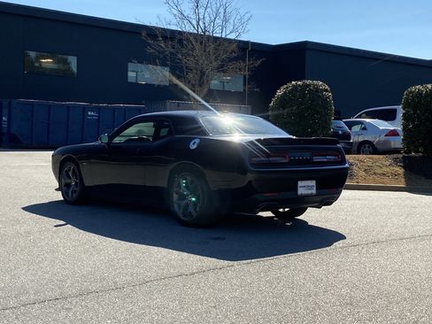 Used 2019 Dodge Challenger R/T image 14