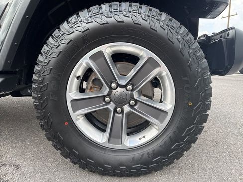 Used 2020 Jeep Wrangler Unlimited Sahara w/ Cold Weather Group image 11