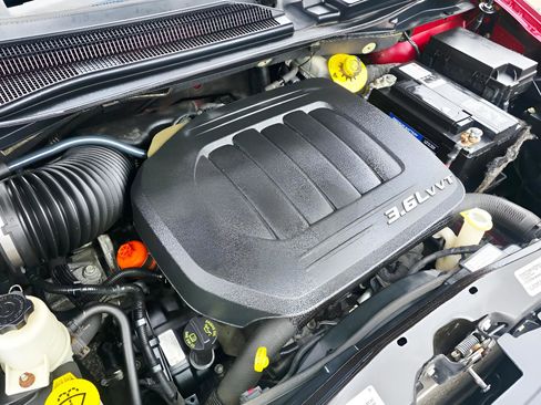 Used 2015 Chrysler Town & Country Touring image 11