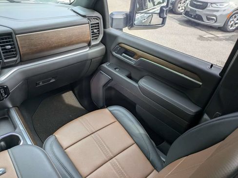 Used 2026 Chevrolet Silverado 2500 High Country w/ Technology Package AWD/4WD image 17