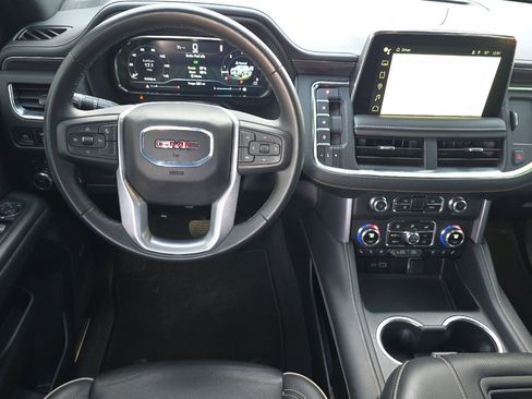 Used 2024 GMC Yukon SLT image 15