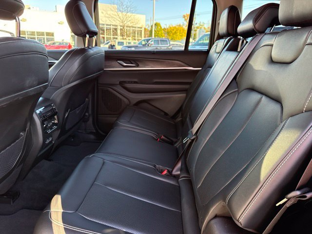 Used 2023 Jeep Grand Cherokee L Limited w/ Luxury Tech Group II AWD/4WD image 19