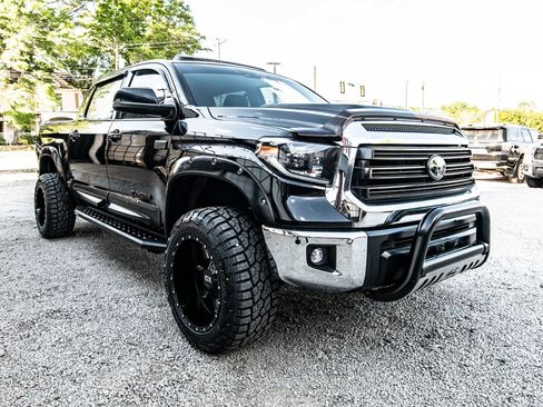 Used 2020 Toyota Tundra Limited w/ Limited Premium Package AWD/4WD image 15