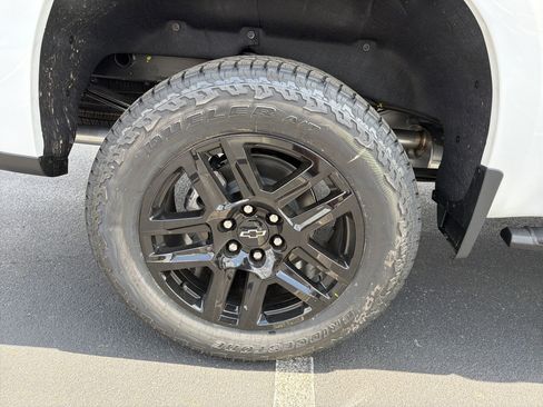 New 2026 Chevrolet Silverado 1500 LT Trail Boss w/ Convenience Package II AWD/4WD image 17