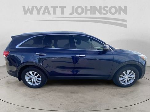 Used 2018 Kia Sorento FWD image 11