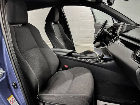 Used 2018 Toyota C-HR XLE FWD image 12
