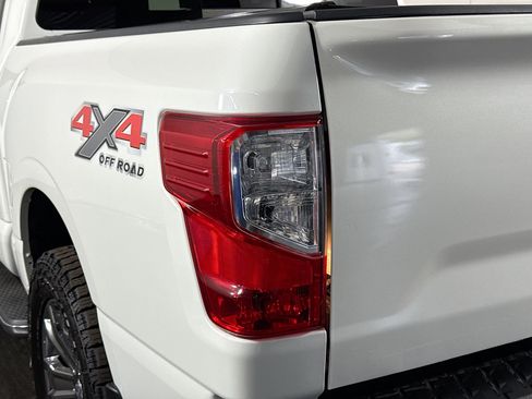 Used 2019 Nissan Titan SL w/ Chrome Package AWD/4WD image 35