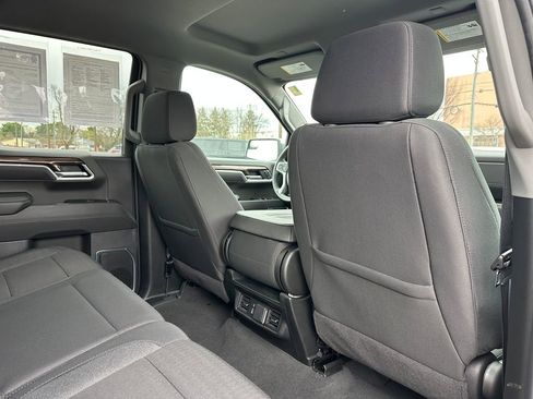 Used 2025 Chevrolet Silverado 1500 LT AWD/4WD image 17