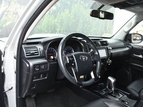 Used 2017 Toyota 4Runner TRD Off-Road Premium AWD/4WD image 14